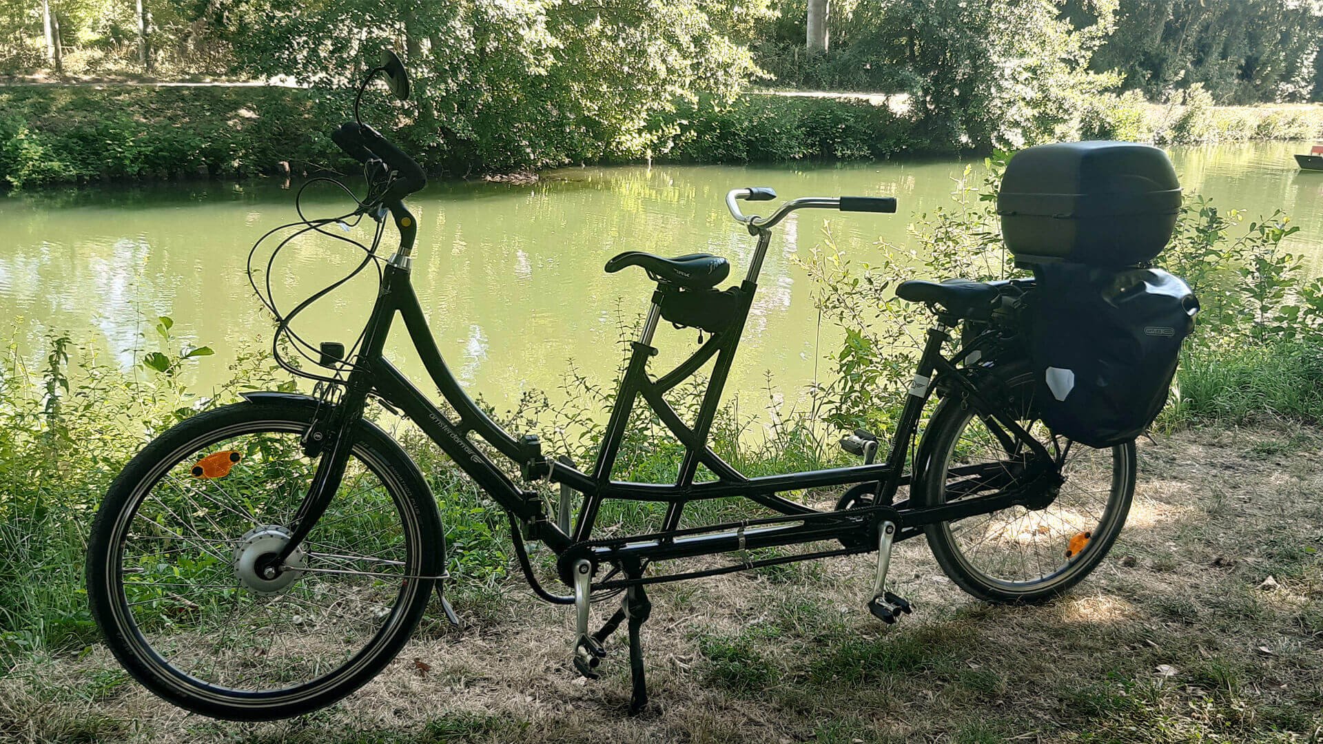 Le tandem électrique pliant en balade dans la Venise Verte du Marais poitevin