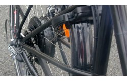 Moteur Bafang dans la roue arrière, dérailleur Shimano 8 vitesses et antivol de cadre