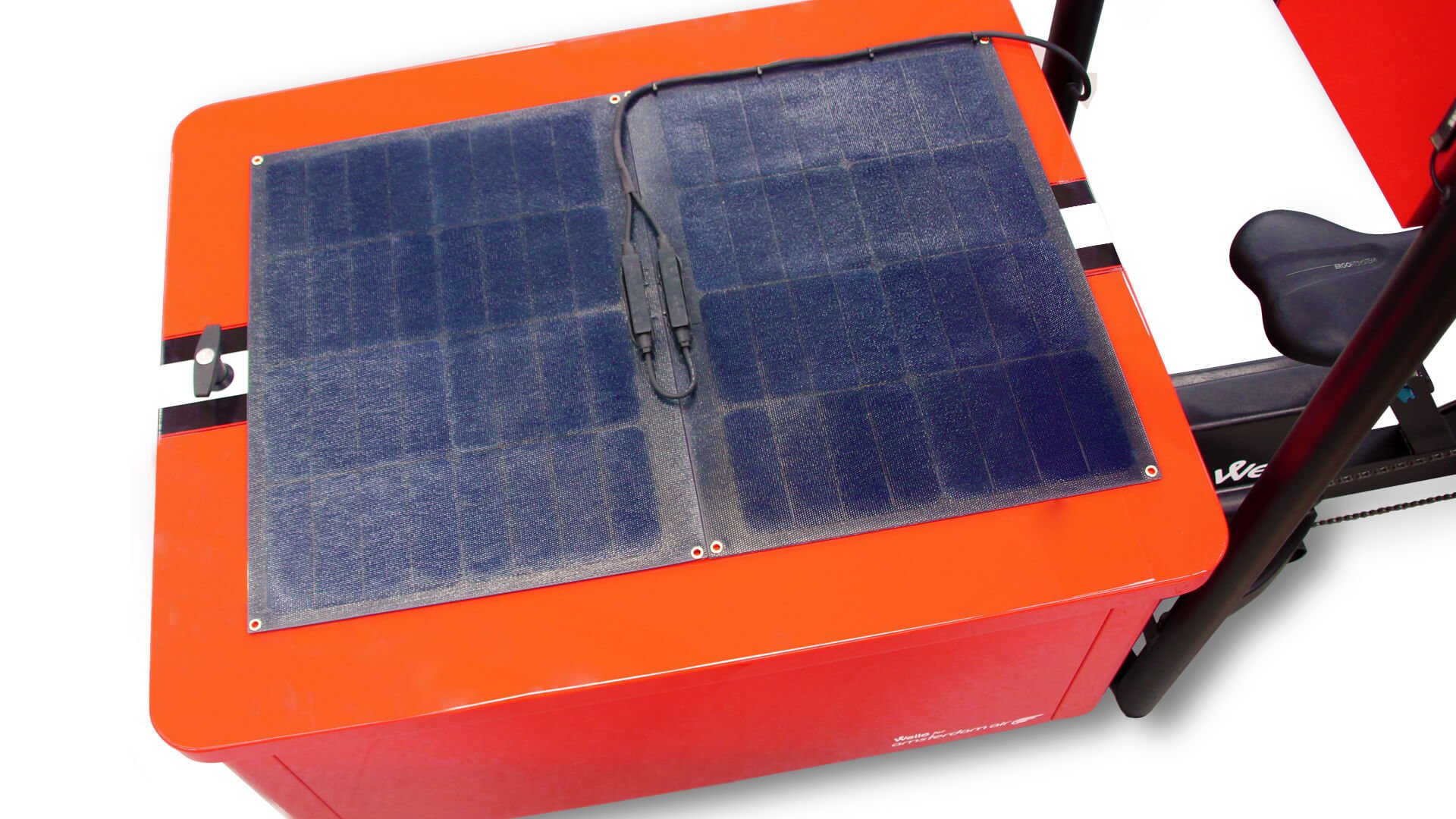 Panneaux solaires sur la caisse arrière pour plus d'autonomie et d'écologie