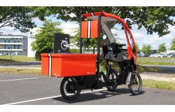 La caisse arrière à l'arrièren possède une capacité de 220 litres