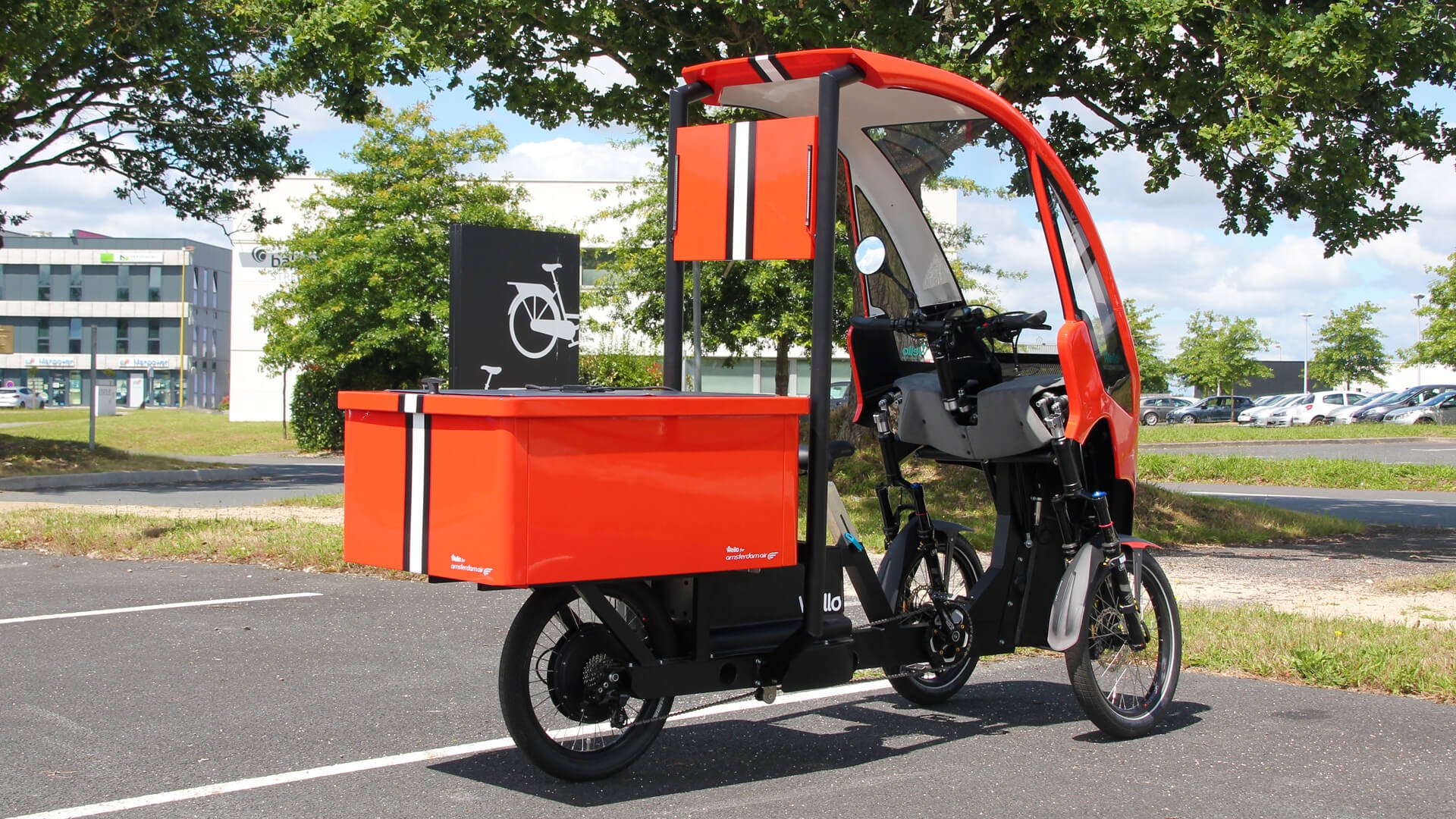 La caisse arrière à l'arrièren possède une capacité de 220 litres