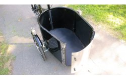 La malle avant peut accueillir une charge de 100 kg