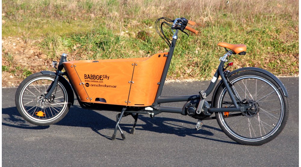 La caisse en hêtre offre un confortable volume de 315 litres