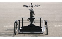 Le triporteur peut supporter une charge utile de 200 kg (conducteur inclus)