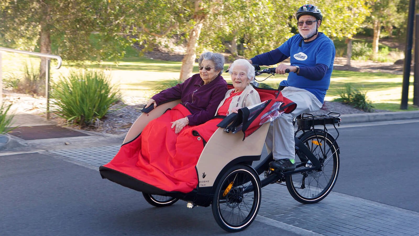 Triporteur électrique Triobike Taxi Moteur pédalier Brose et boîte