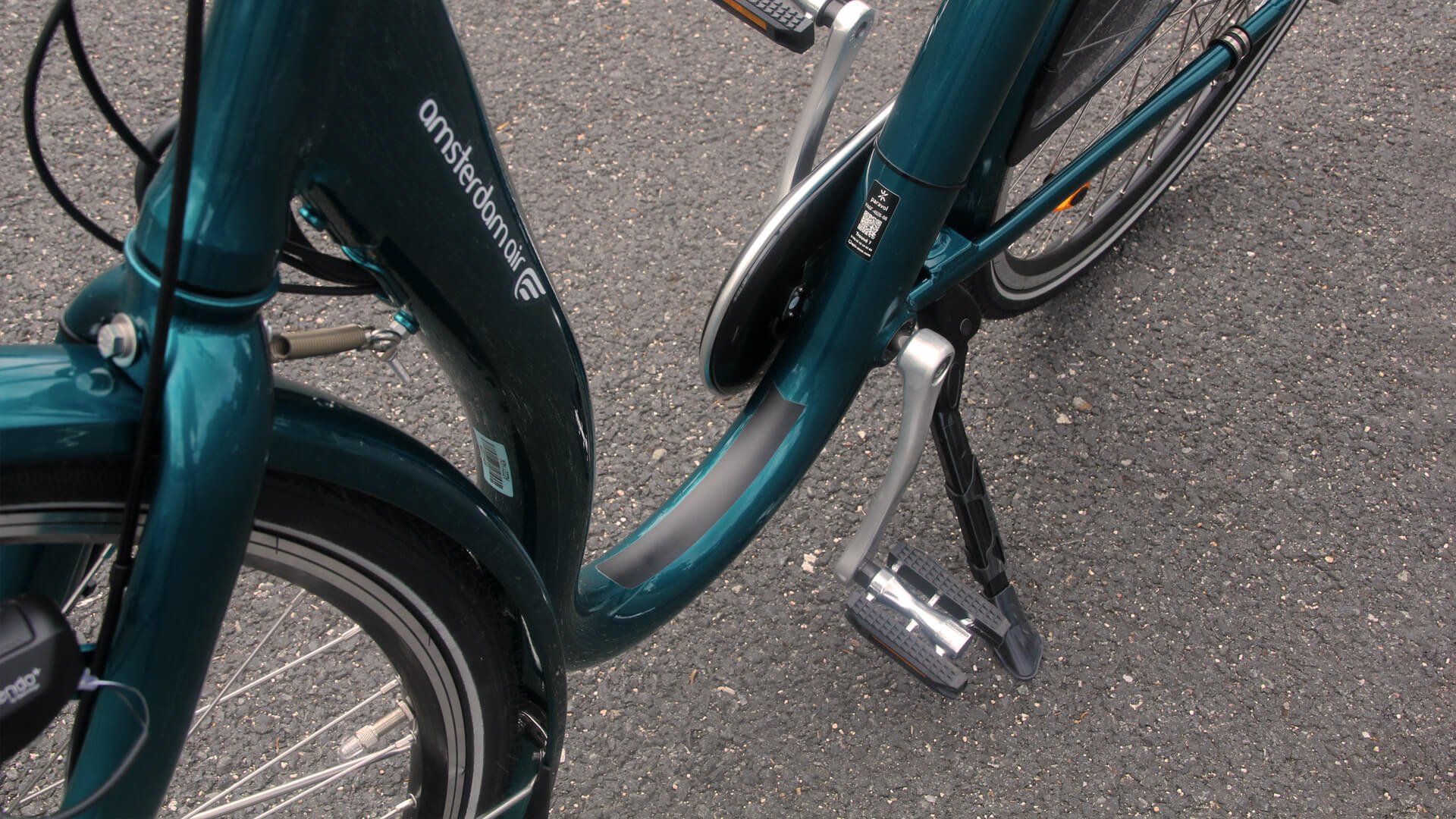 Le cadre offre un enjambement très bas (20 cm seulement), idéal pour les cyclistes ayant de mal à lever la jambe 