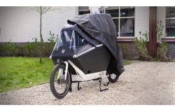 Exemple d'installation sur un biporteur Urban Arrow Family avec tente de pluie