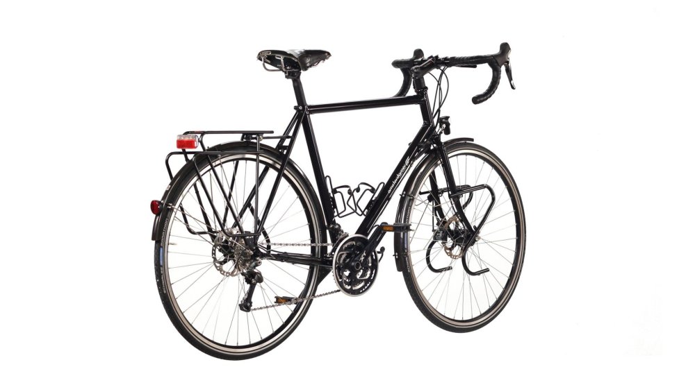 Randonneur 28″ avec cadre Diamant noir brillant et porte-sacoches avant (en option sur devis)