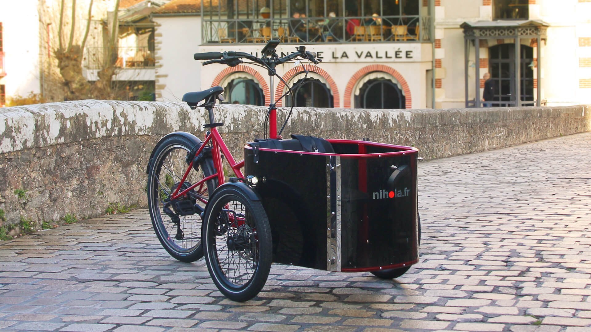 Triporteur électrique NIHOLA CARGO Family Édition limitée Rubis