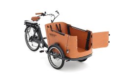 Le triporteur électrique Babboe Go-E s'ouvre à l'avant pour que les enfants grimpent plus facilement