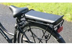 Équipé d'un moteur V-fiets et d'une batterie 306 Wh