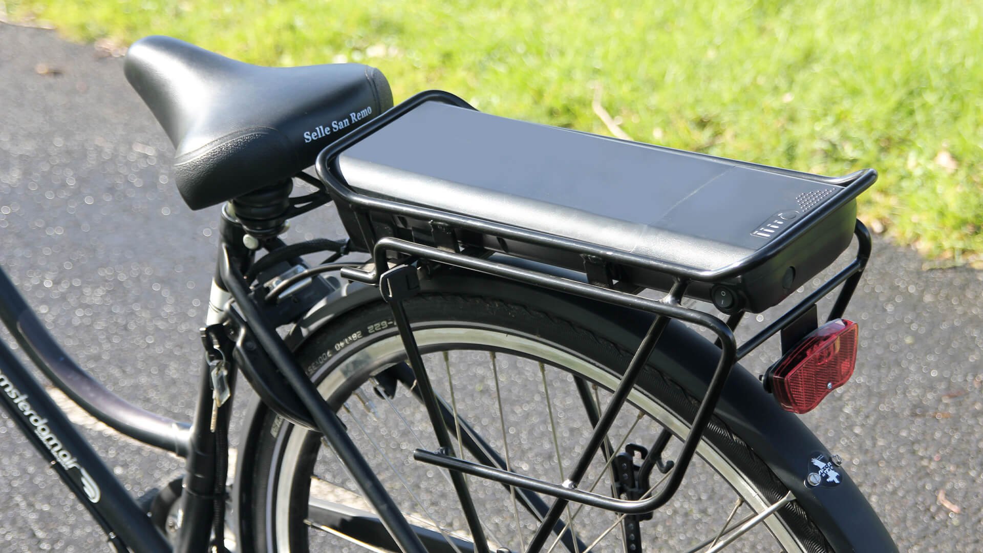 Équipé d'un moteur V-fiets et d'une batterie 306 Wh