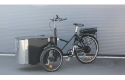 Le triporteur électrique NIHOLA CARGO XL événementiel, avec sa malle personnalisable