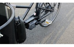 Zoom sur le moteur pédalier du triporteur NIHOLA CARGO XL Événementiel