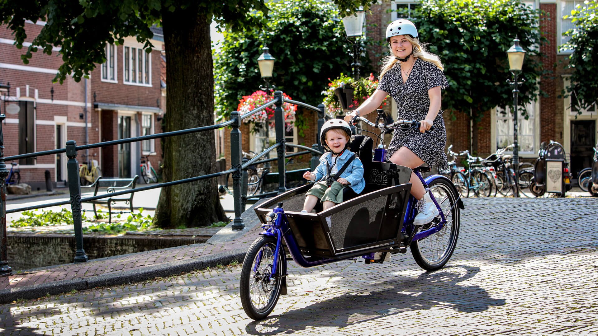 Transportez un ou deux enfants dans sa caisse aluminium avec tissu trampoline