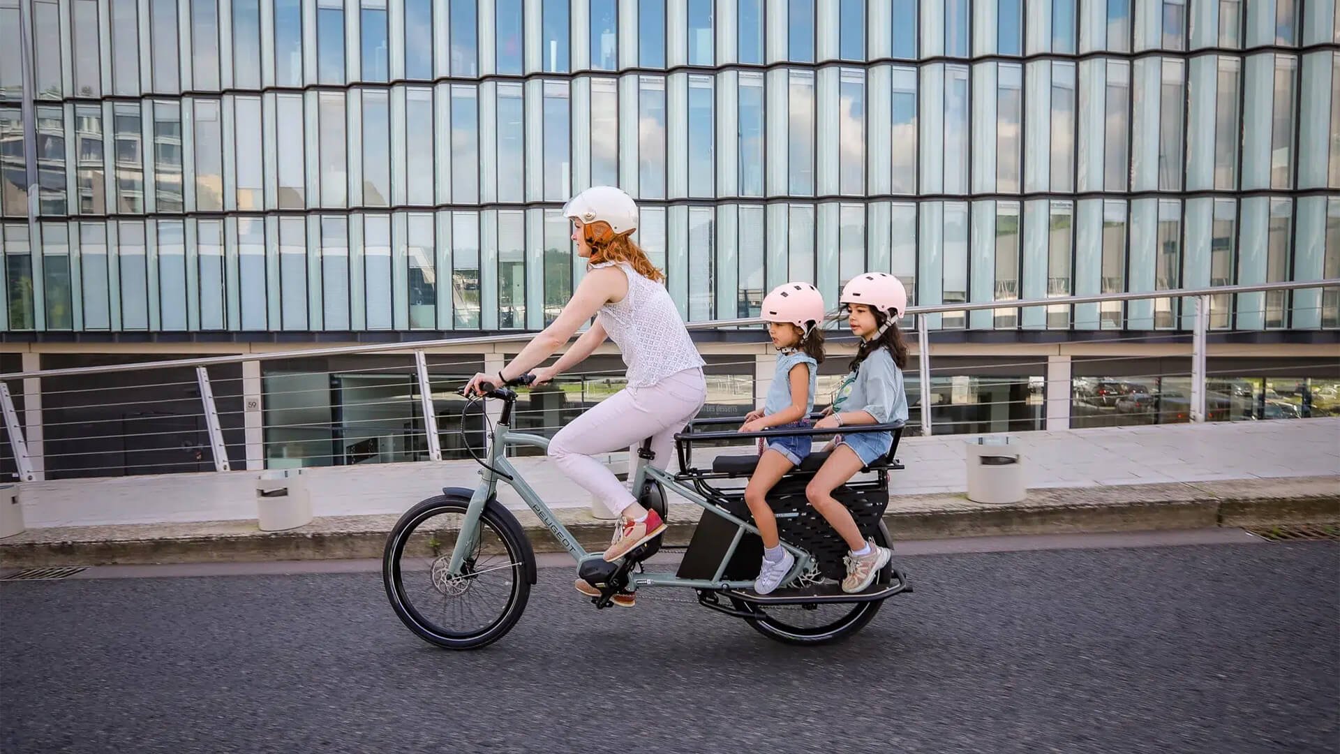 Partez à l'aventure avec votre Peugeot E-longtail !