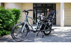 Un Peugeot E-longtail prêt au départ