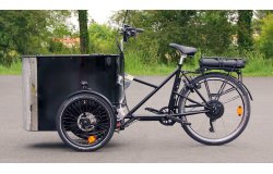 Le triporteur NIHOLA CARGO XL Événementiel électrique dans sa configuration de base