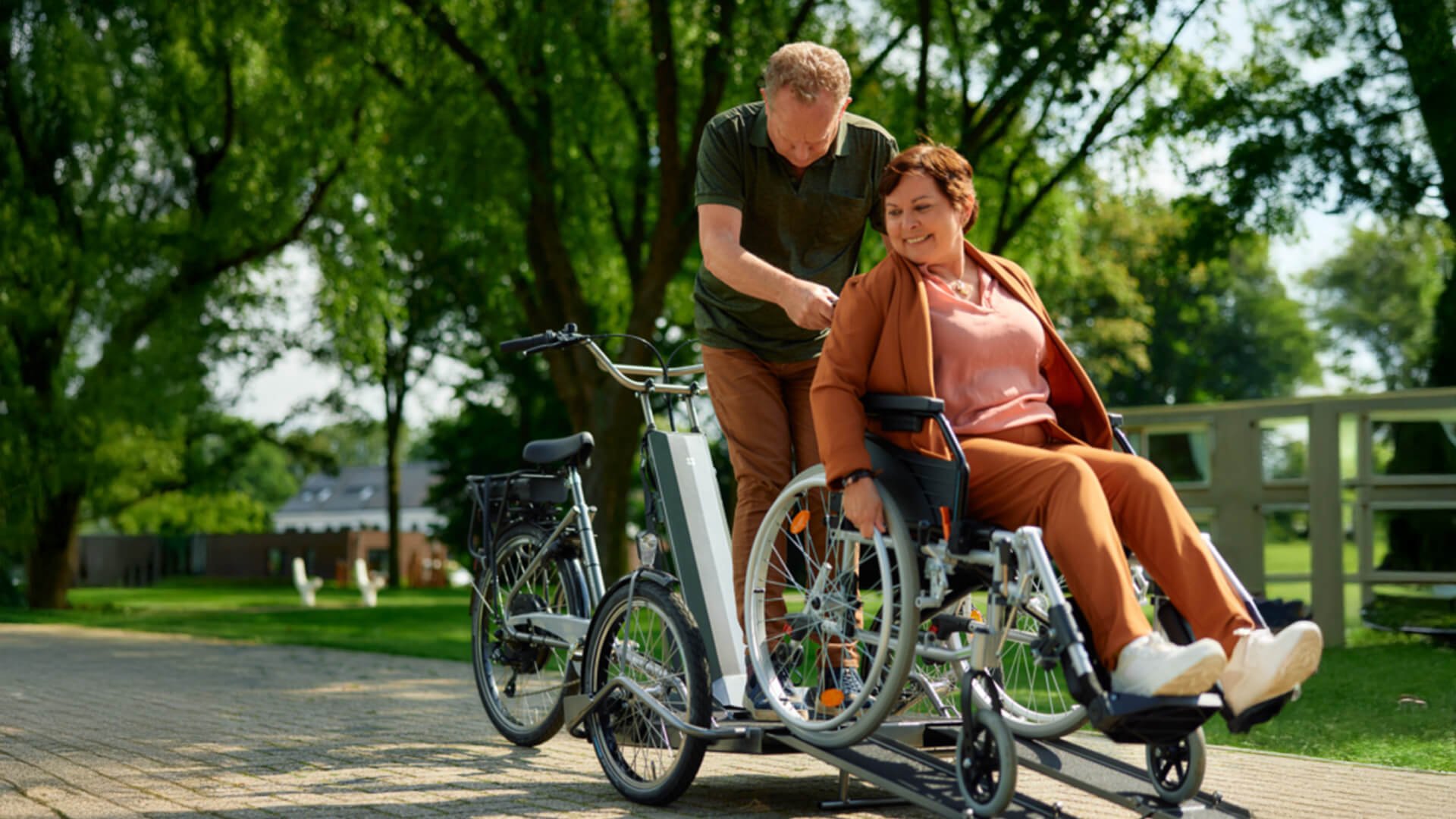 Tricycle transport fauteuil roulant ( version sans assistance électrique)