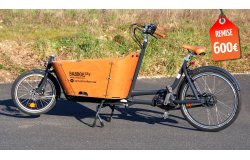 La caisse en hêtre offre un confortable volume de 315 litres