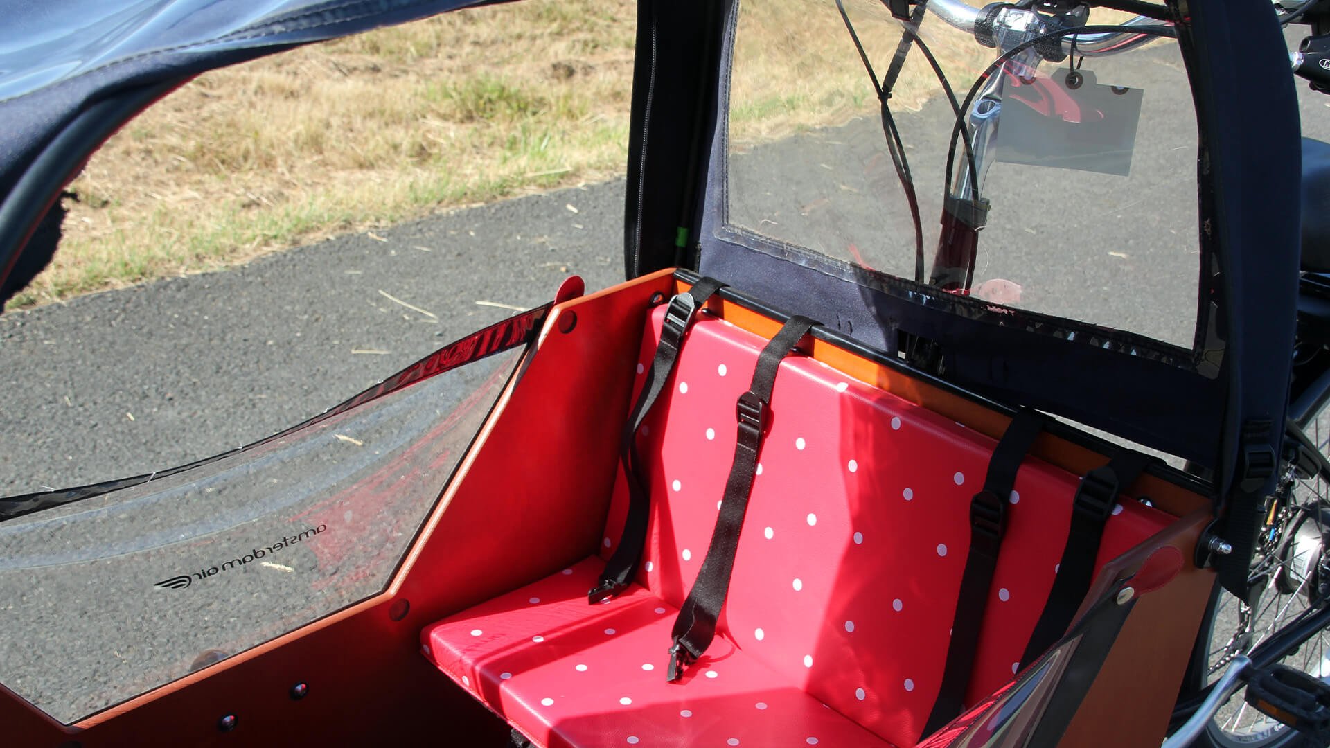 Offre exclusives : les coussins bancs sont inclus avec votre triporteur