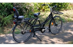 La béquille double Jumbo assure la stabilité du vélo à l'arrêt 