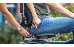 Ceinture positionnée au niveau des hanches pour un confort optimal