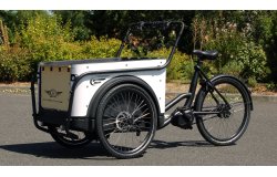 Le triporteur Urban Rider version 2025 avec son nouveau cadre et ses nouveaux équipements