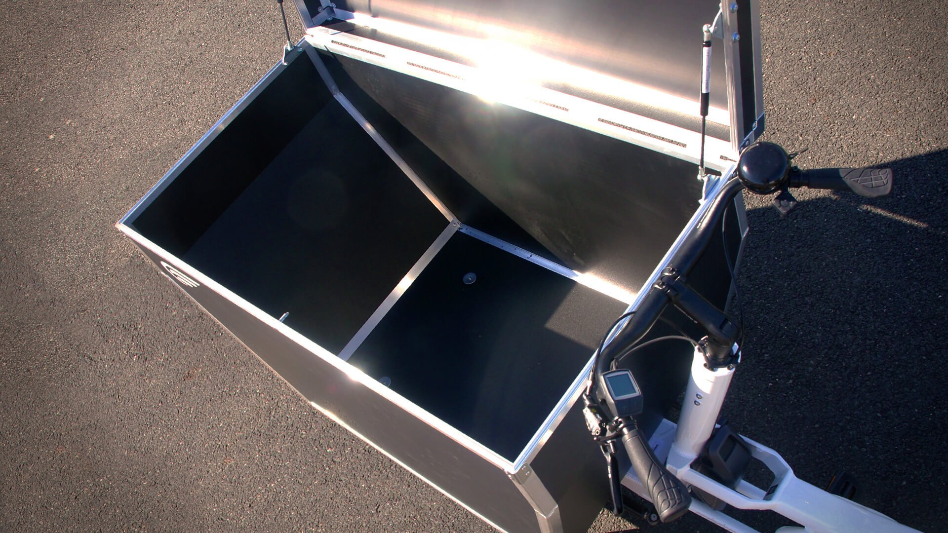 La caisse Flightcase offre un volume de 570 litres
