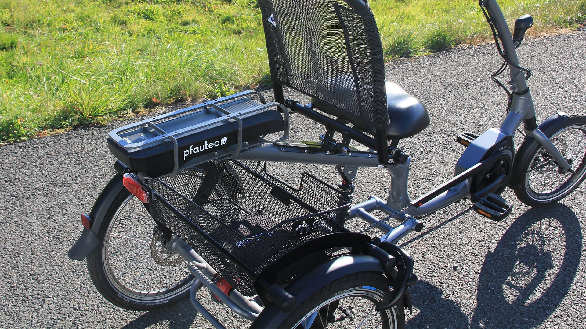 Transportez vos affaires personnelles dans le panier arrière