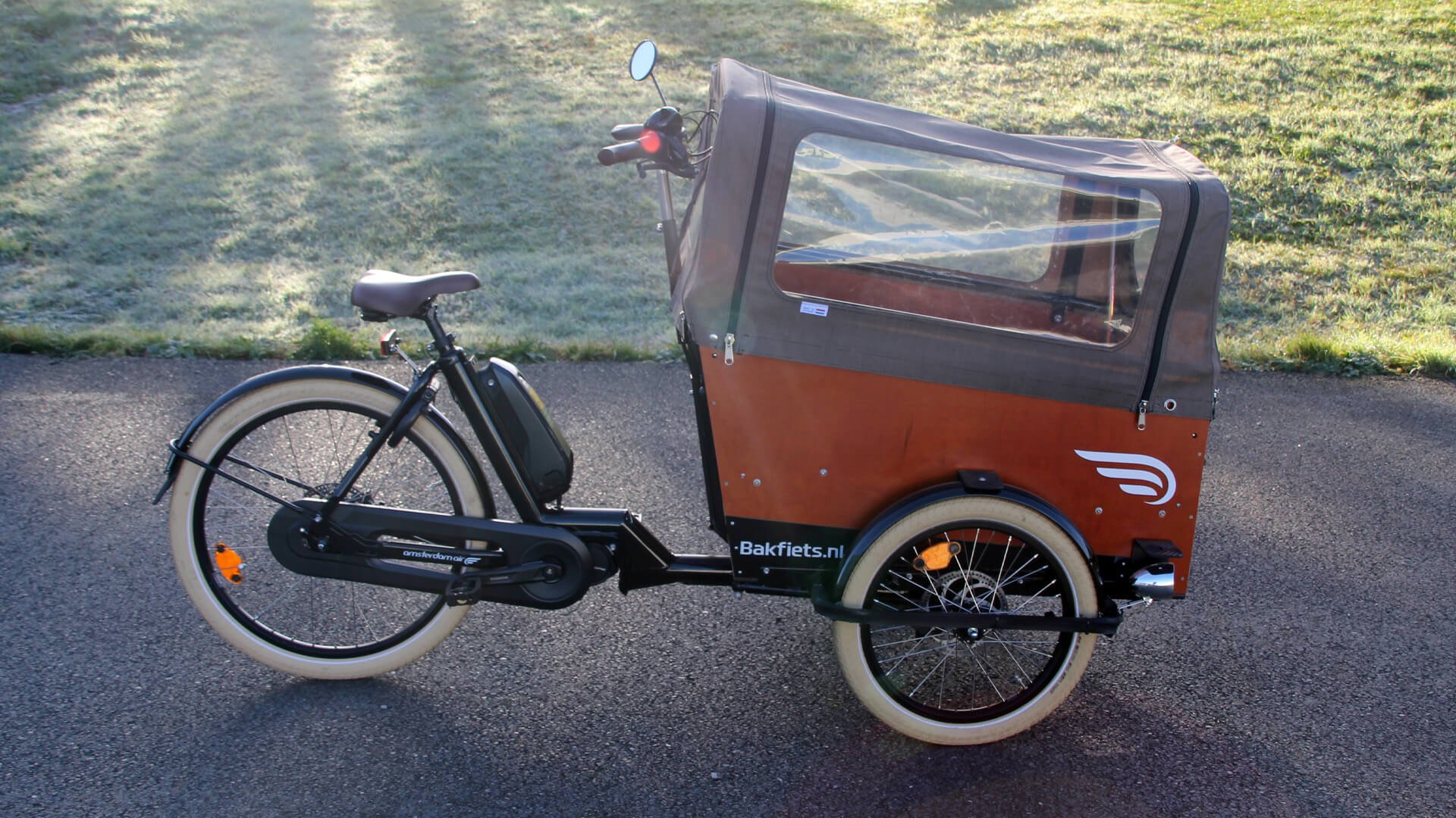 Transportez jusqu'à 4 enfants dans ce triporteur !