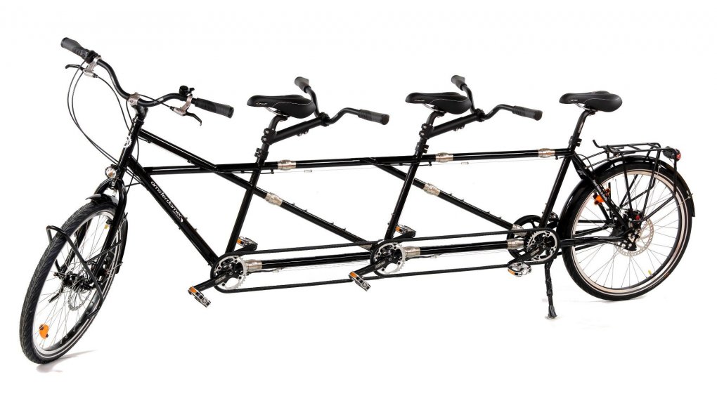 Un tandem triplette démontable pour faire du vélo à trois adultes