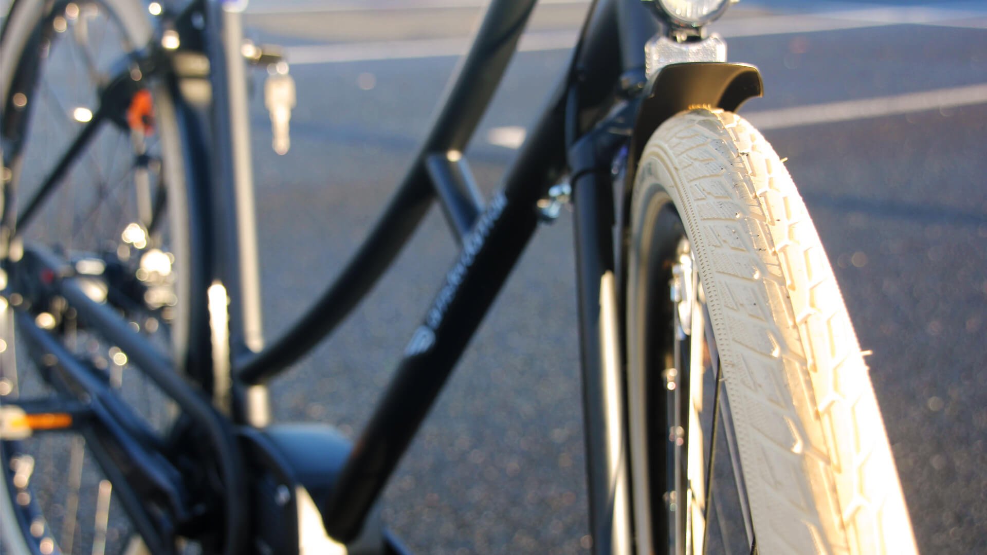 Les pneus crème sont disponibles sur le configurateur