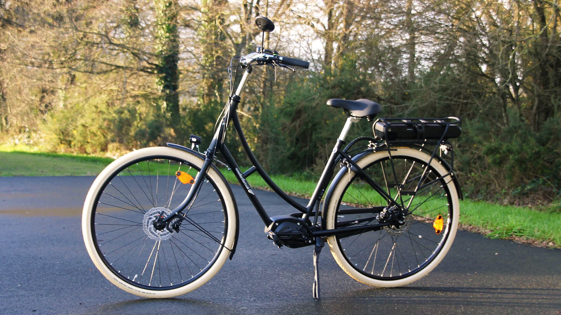 Le 1881 Deluxe avec des pneus Road Cruiser couleur crème 