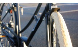 Les pneus crème sont disponibles sur le configurateur