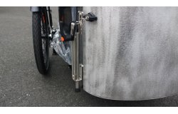 Gros plan sur la béquille anti-basculement incluse de série sur les modèles CARGO XL