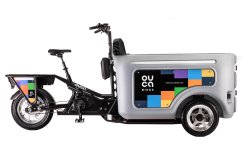 Le triporteur Ouca Taxi avec coffre gris clair