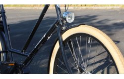 Pneus ballons Schwalbe crème.