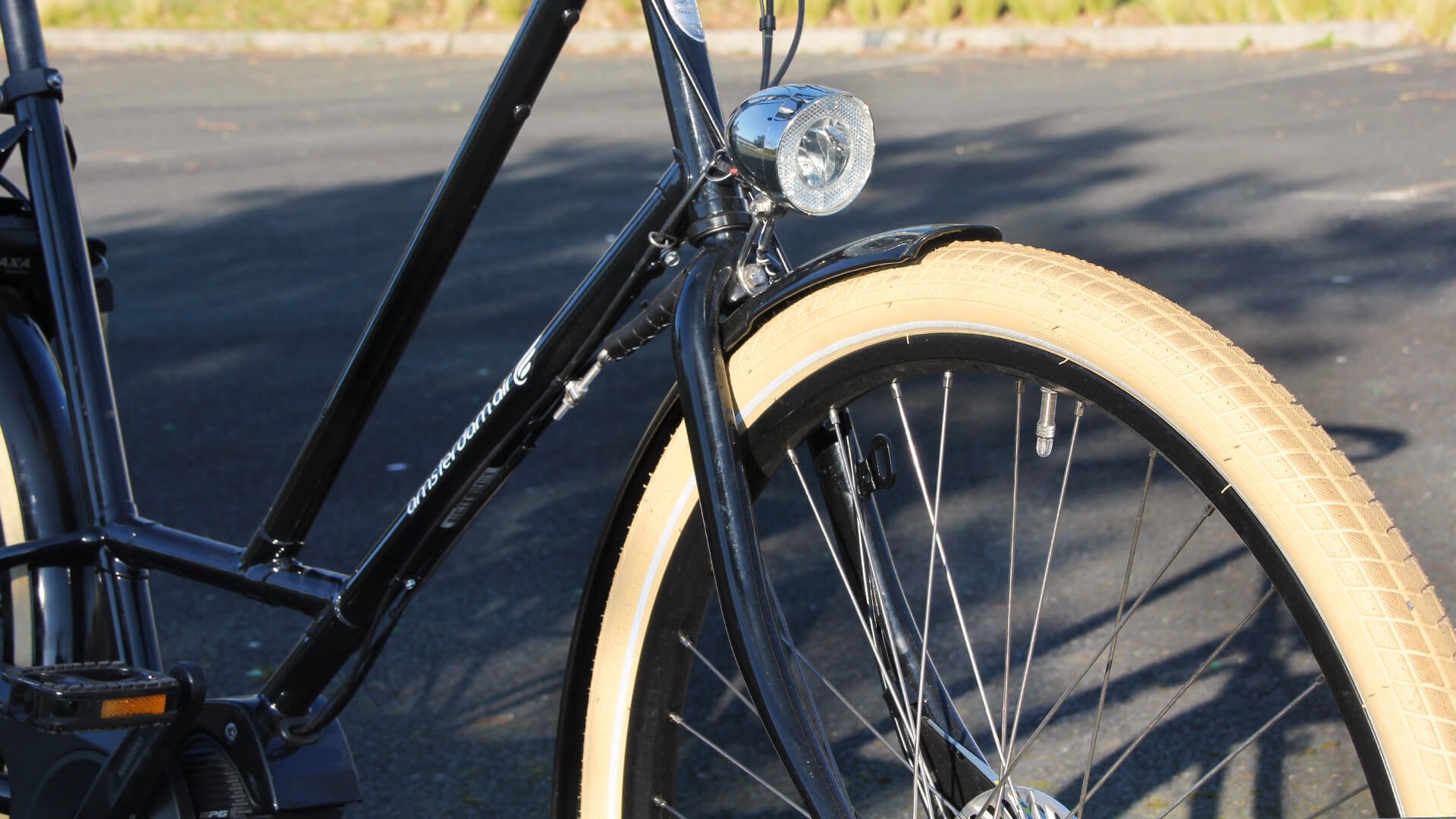 Pneus ballons Schwalbe crème.