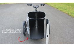 Porte avant qui facilite les chargements à l'intérieur de la malle