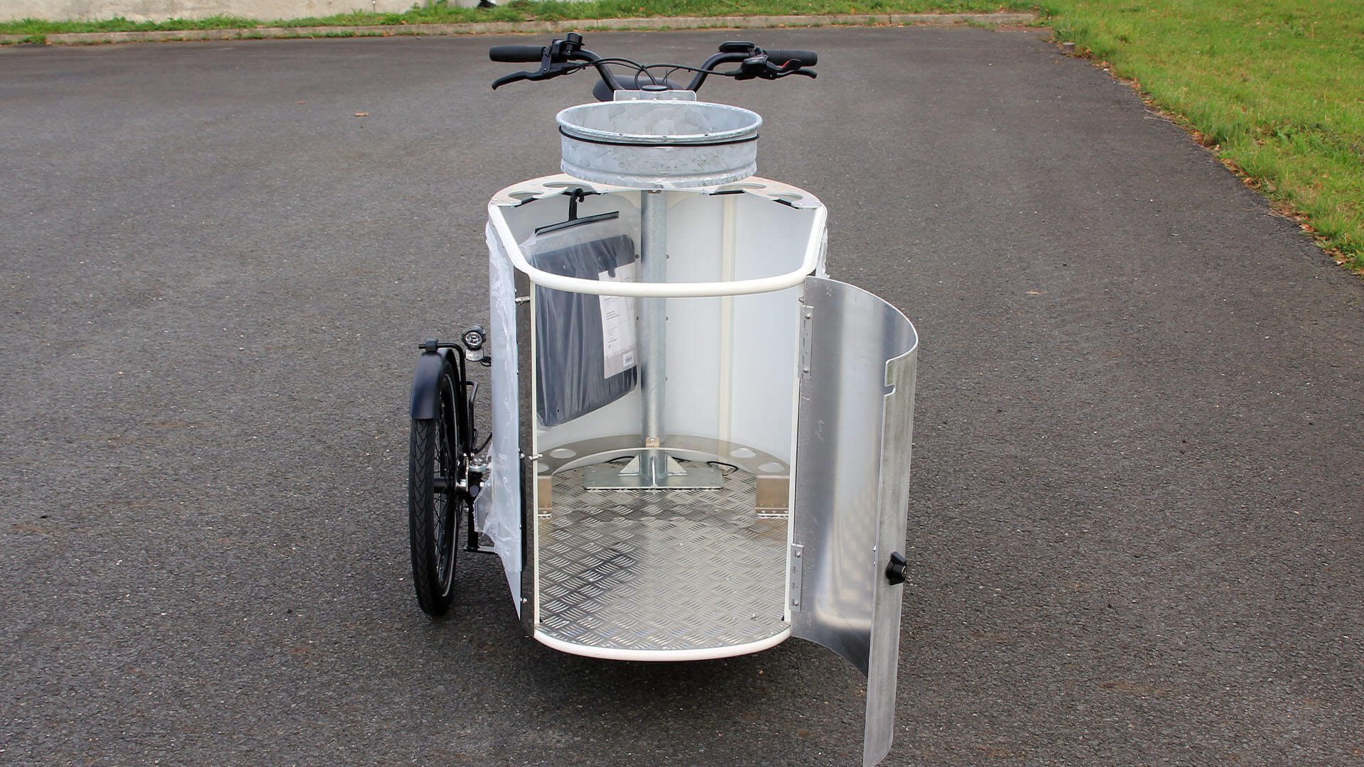 la malle avant offre un volume de 230 litres