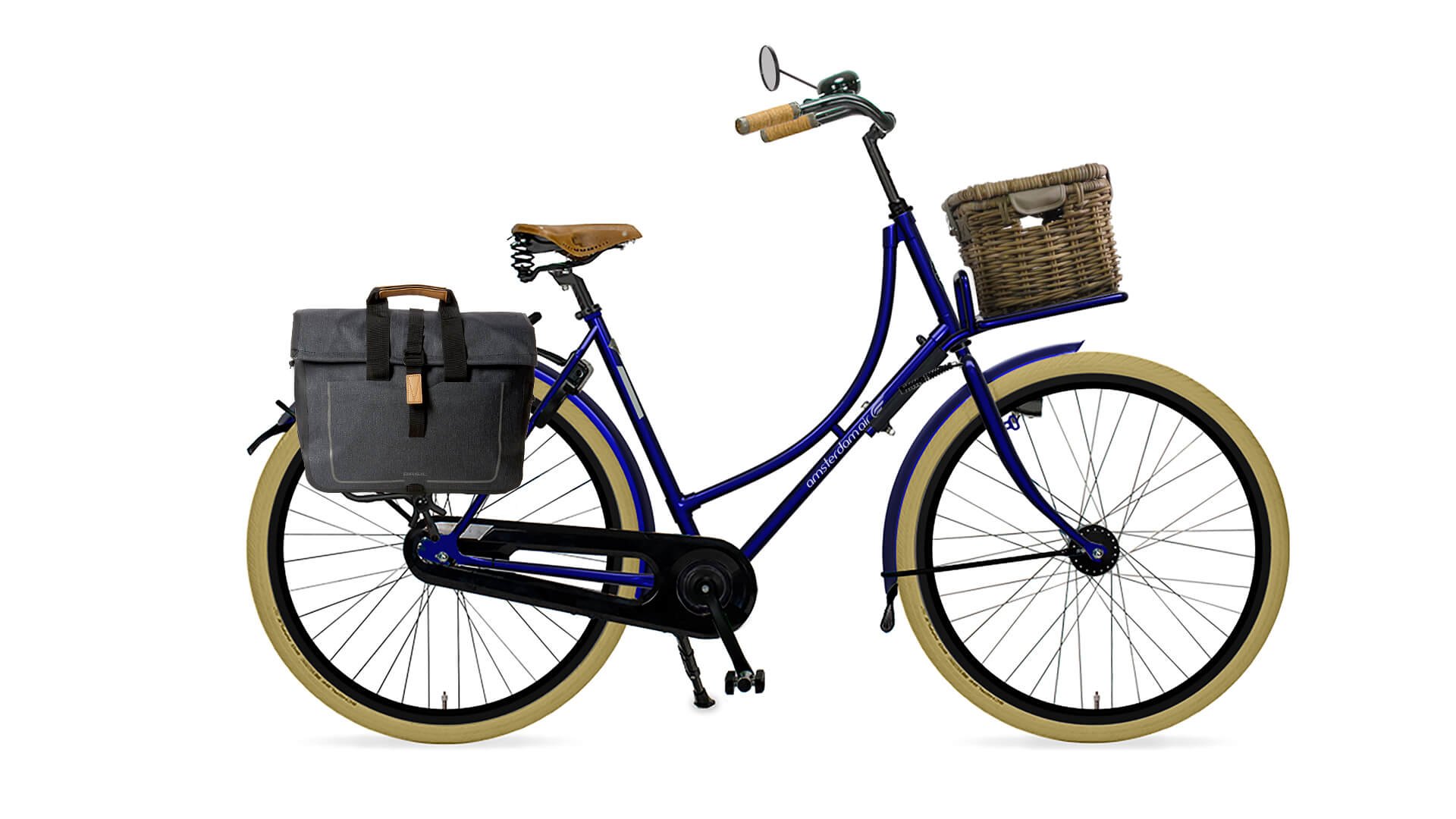 Oma Premium avec cadre bleu nuit, malle en rotin sur le porte-bagage avant et sacoche sur le porte-bagage arrière