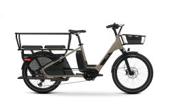 LT24 avec cadre gris olive, motorisation Bafang et accessoires en option (panier Wide ST-LT, side-tube, coussins)