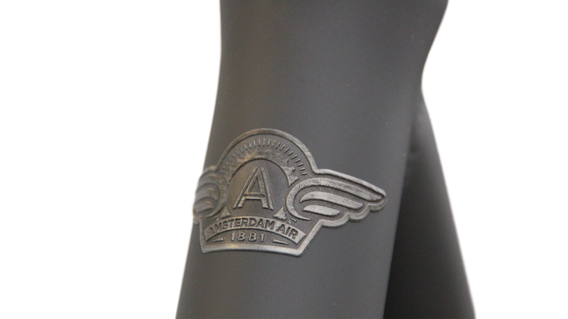 VAE hollandais Flevoland avec cadre aluminium noir brillant et moteur pédalier Shimano E-Bike Systems