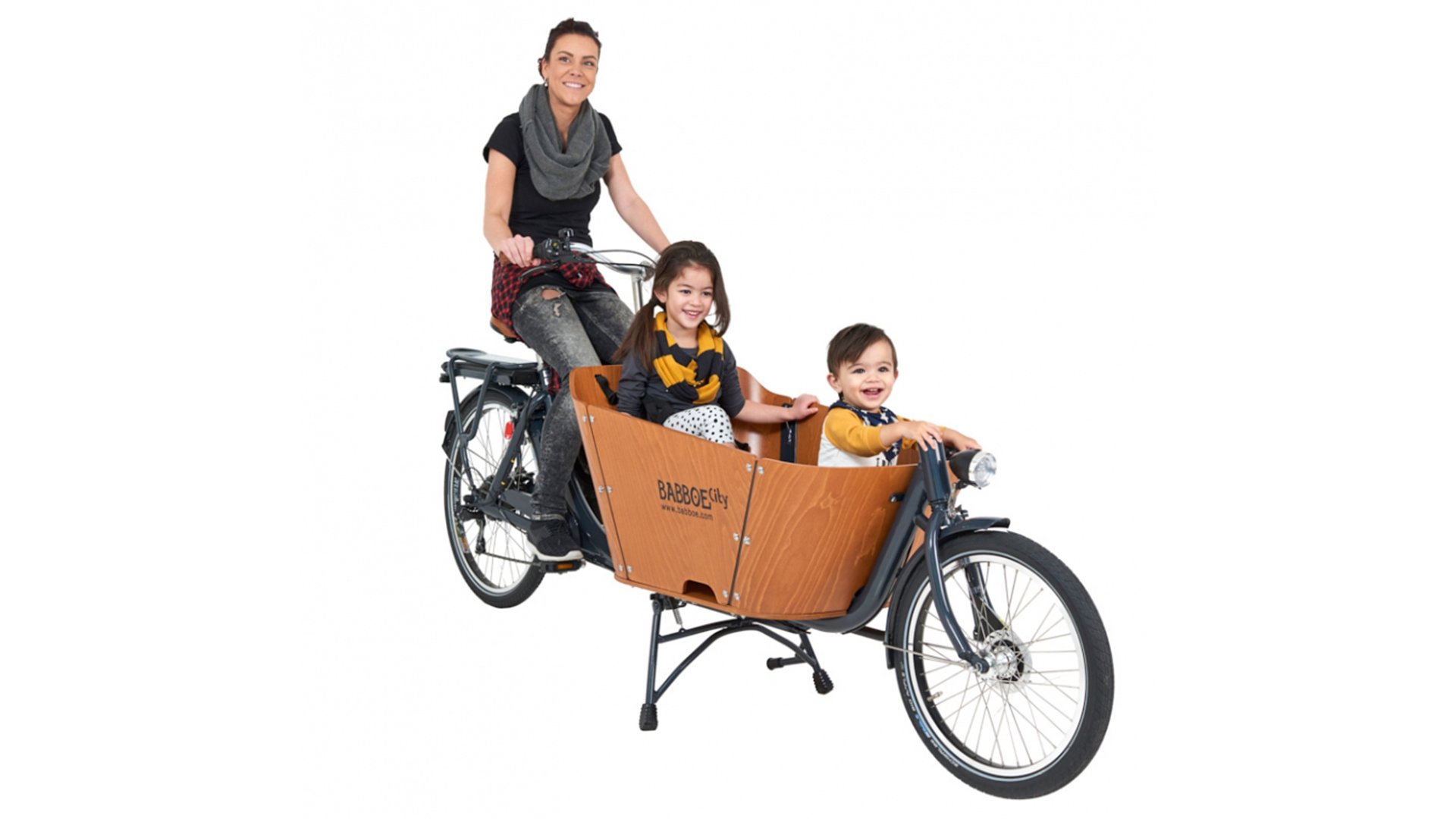 Biporteur babboe City électrique avec 2 enfants et un maxi cosi