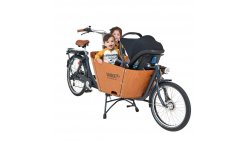 Biporteur babboe City électrique avec 2 enfants et un maxi cosi