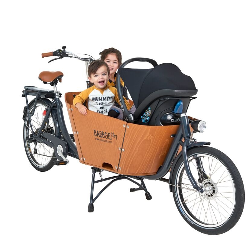 Biporteur babboe City électrique avec 2 enfants et un maxi cosi