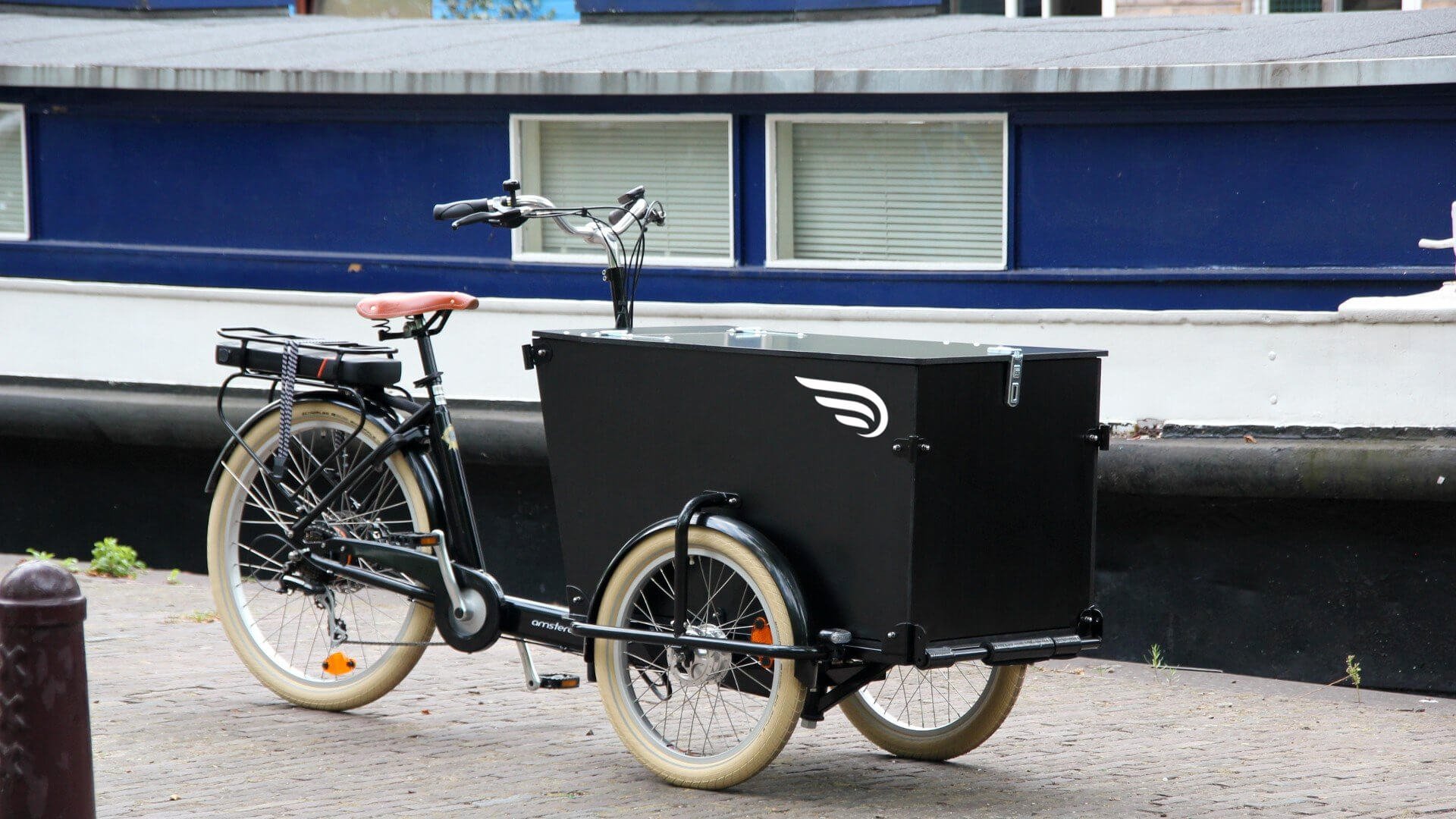 Triporteur livreur électrique dans les rues d'Amsterdam