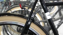 antivol fixé sur les haubans d'un vélo hollandais Amsterdam Air