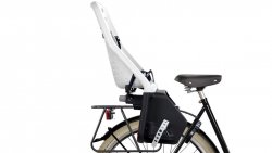 Insert sur Yepp Maxi blanc sur vélo hollandais Oma Premium